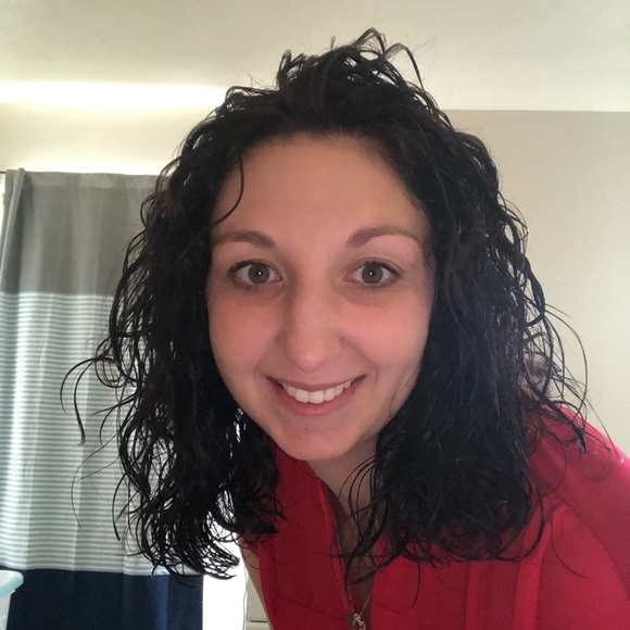 Meet your Posher, Stephanie - Picture 2 of 3